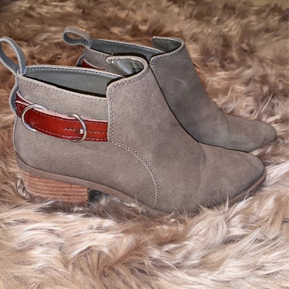 American Eagle booties